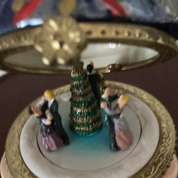 Vintage, 2008 animated Santa ornament music box. - Picture 7 of 9